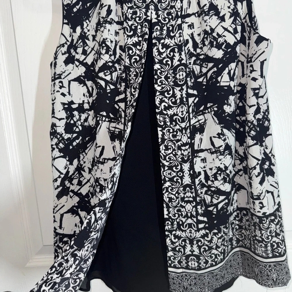 Madison Graphic Black and White Sleeveless Blouse - Picture 8 of 8